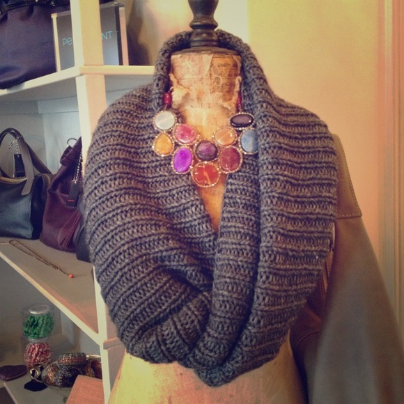 Bruna twist snood - Picture 1 of 4