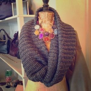 Bruna twist snood
