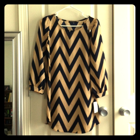 ❌SOLD❌ Long sleeve navy blue & brown chevron dress