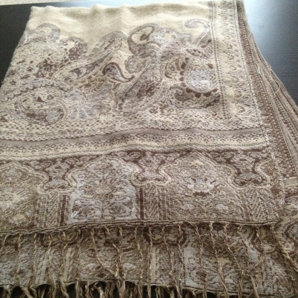 Reversible cream and brown scarf