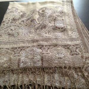 Reversible cream and brown scarf