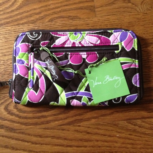 ⬇REDUCED⬇ Vera Bradley Zip Around Wallet