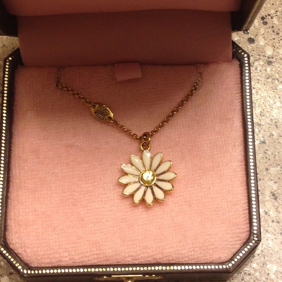 💥SOLD💥 Juicy Couture daisy wish necklace