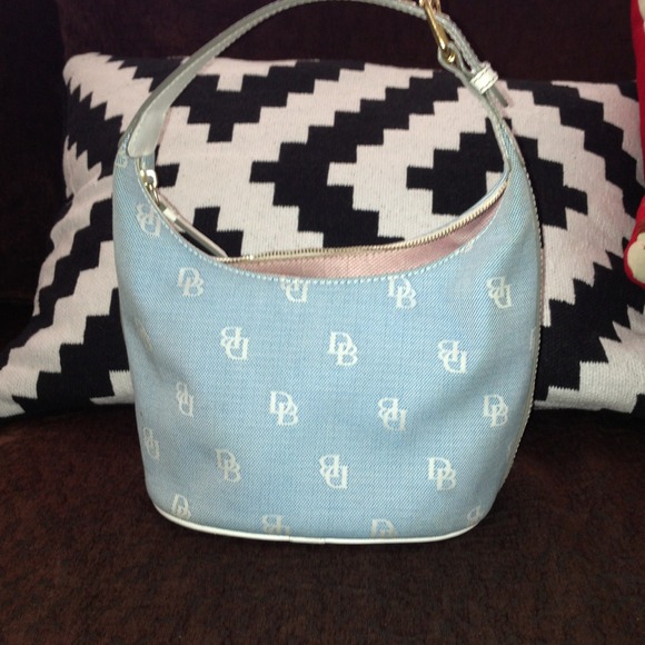 👍REDUCED👍Light Blue DOONEY & BOURKE