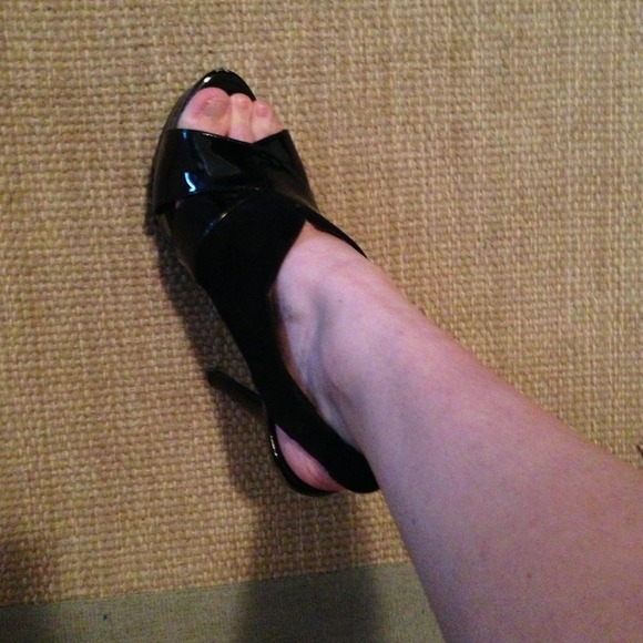 Jessica Simpson black pumps - Picture 3 of 3