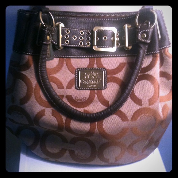 Nice, spacious inspired COACH. I use it Afew times