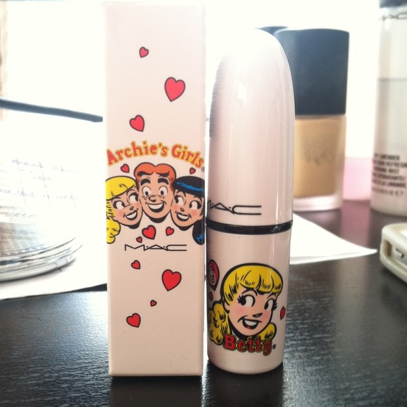 MAC lippie bundle