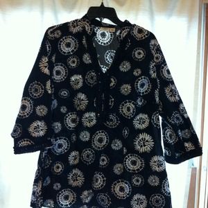 🚫🚫🚫🚫 bundled Black print shirt