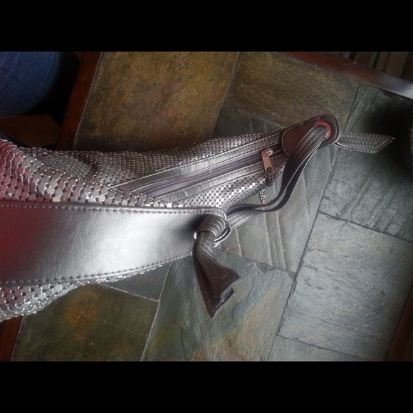 Stylish metal and leather grey handbag - Picture 4 of 4