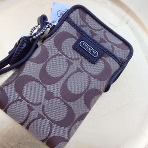 ✋Reserved NWT Coach Legacy Universal Phone Case