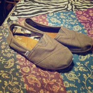 ⭕RESERVED!⭕ Authentic classic grey toms