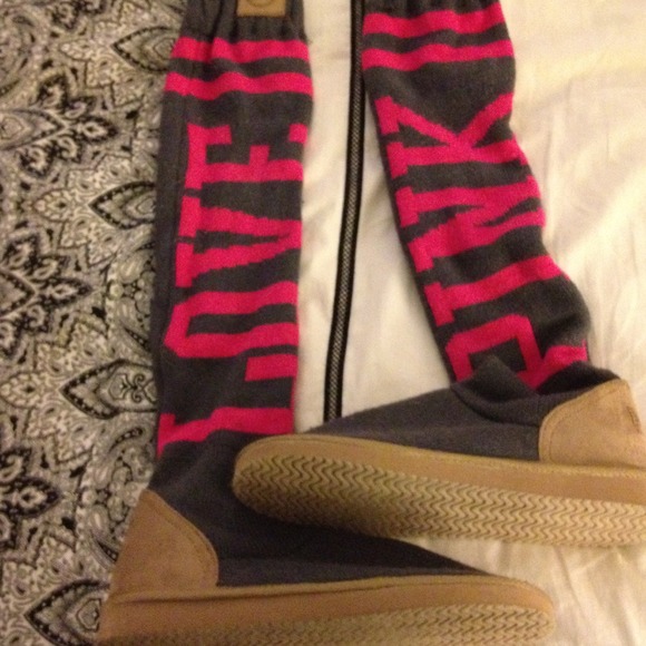 💢SOLD💢Victoria's secret PINK sweater slippers