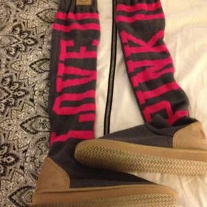 💢SOLD💢Victoria's secret PINK sweater slippers