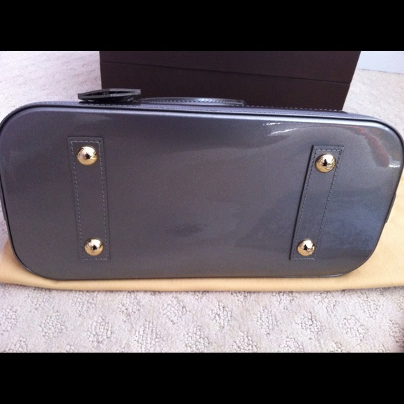 💙💙SOLD LOCALLY💙💙LV Monogram Vernis Alma Gris - Picture 3 of 4