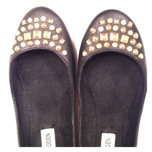 SOLD Studded Steve Madden Flats.