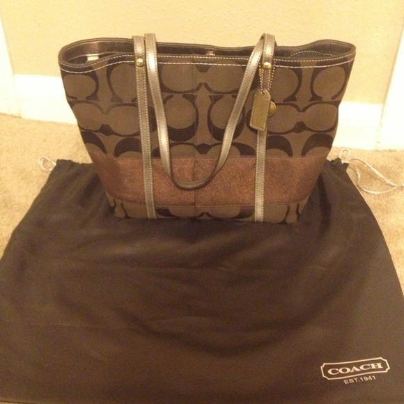 💥SOLD💥Authentic brown Coach bucket bag - Picture 1 of 3