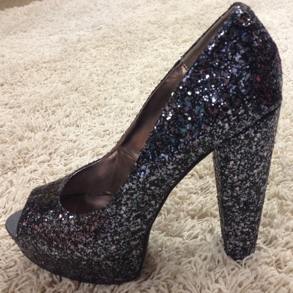 💥REDUCED💥NWOT Steve Madden Sparkly Heels - Picture 2 of 3