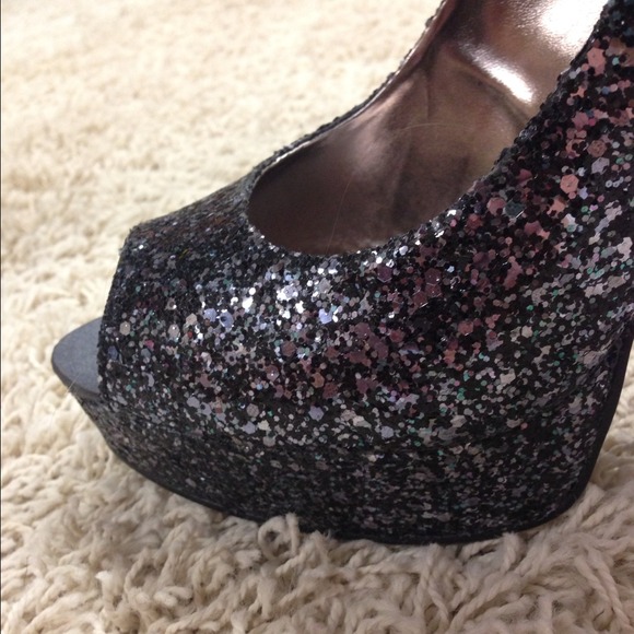 💥REDUCED💥NWOT Steve Madden Sparkly Heels - Picture 3 of 3