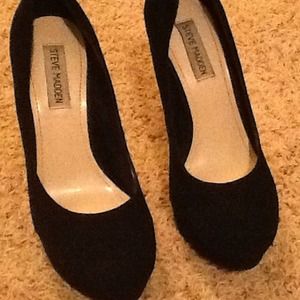 Steve madden black suede pumps