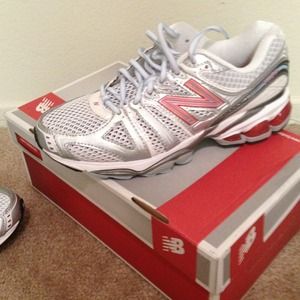 Brand new running sneakers. Never worn !