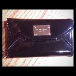 authentic Michael Kors iPhone 5 wristlet/wallet