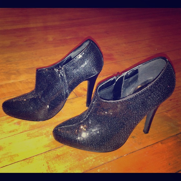 HOT sparkly heels