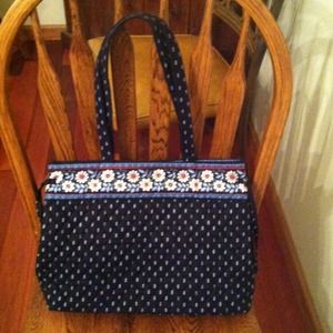Used Vera Bradley handbag. Great shape, nice size.