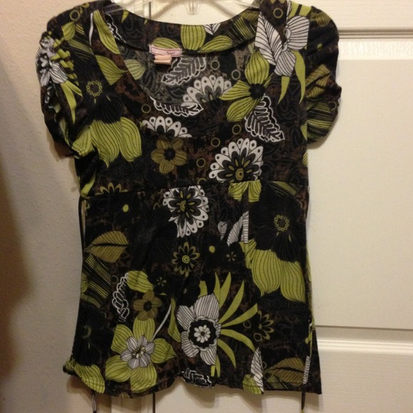 Green flower top