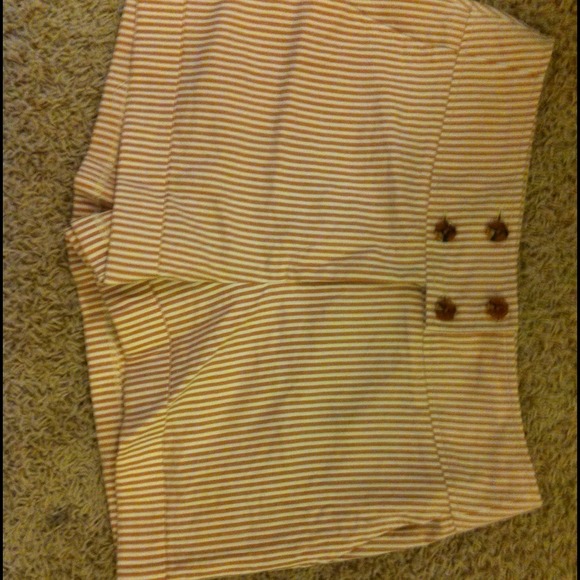 Shorts - Picture 2 of 3