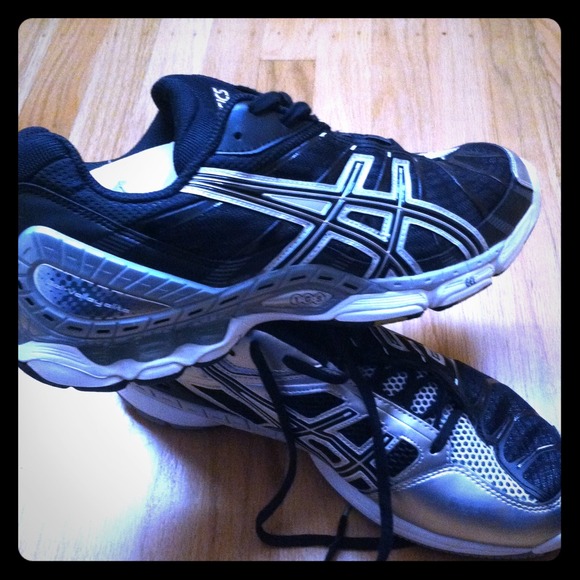 REDUCED PRICE! New Asics Gel-Volley Elite Shoes
