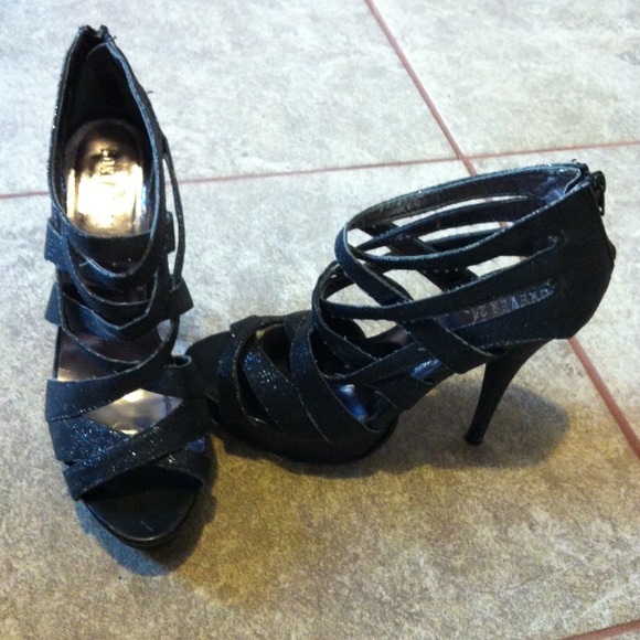 🔻REDUCED🔻Glam Black Sparkly heels
