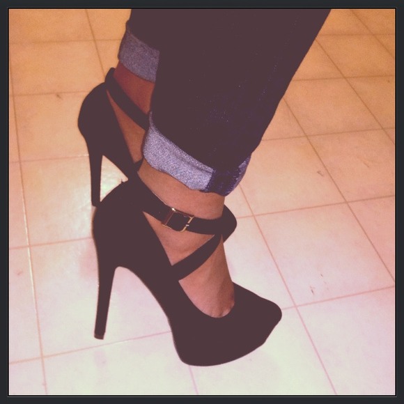 Simple Black Pumps (Final Reduction)