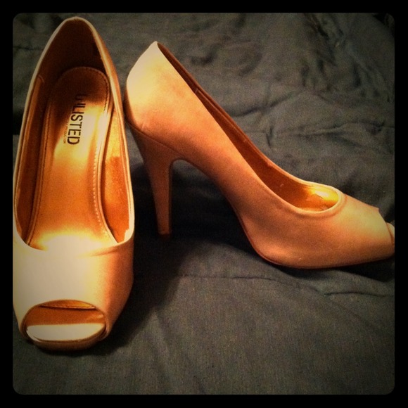 ❌SOLD❌Unlisted peep toe heels
