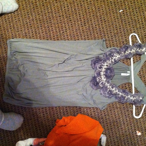 Gray tunic with neckline detail - Picture 1 of 2