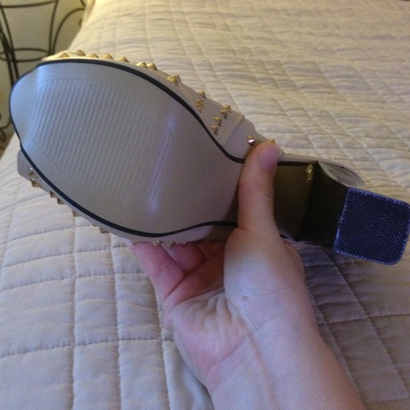 Studded Gold and Tan peep-toe heels - Picture 3 of 3