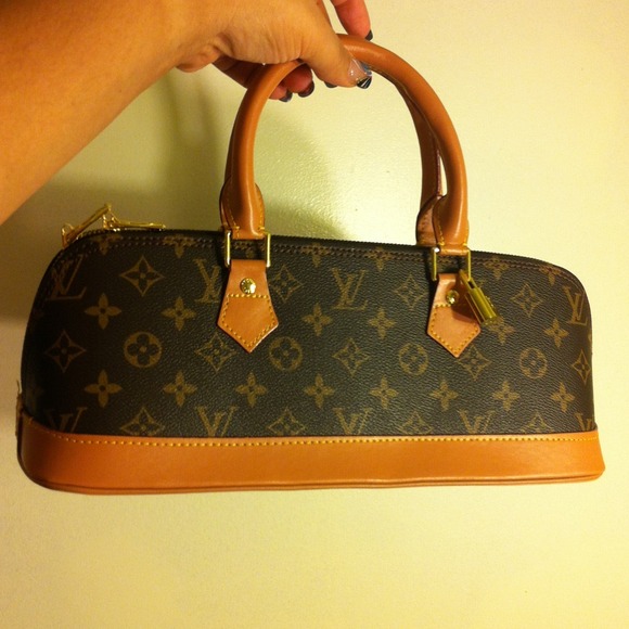 Louis Vuitton Small handbag
