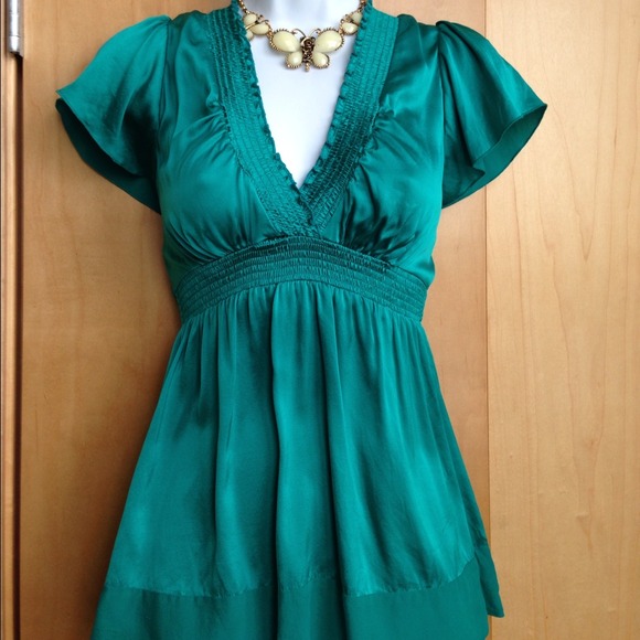 🚫SOLD🚫 BCBG Maz Azria Silk V Neck Teal / Green - Picture 2 of 3