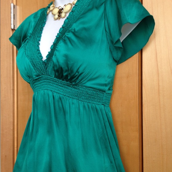 🚫SOLD🚫 BCBG Maz Azria Silk V Neck Teal / Green - Picture 3 of 3