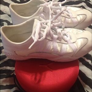 Cheerleading nfinity shoes