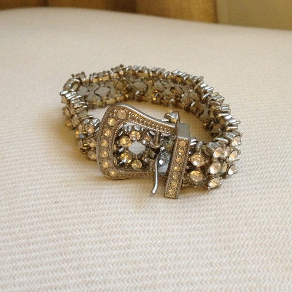 STUNNING ✨Belt style Swarovski Crystal Bracelet✨ - Picture 3 of 3