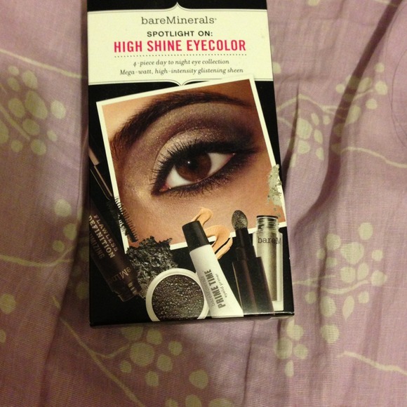 ****Reduced*****Bare minerals new in box 4 piece.