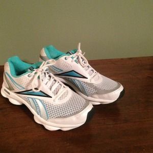 Reebok easy tone running shoe👟