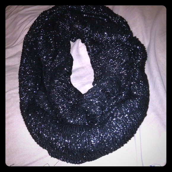🚨Traded🚨🚨Infinity scarf ! Bl