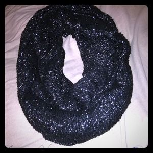 🚨Traded🚨🚨Infinity scarf ! Bl