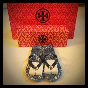🚫SOLD🚫🌟💯% Authentic Tory Burch Flip Flops🌟