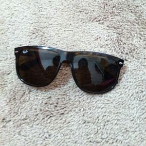 Brand new! Authentic polarized ray bans