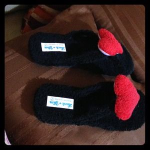 rreserrved!!!cute slippers with heart accent