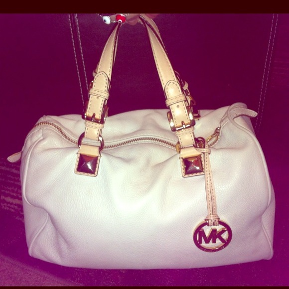 Michael Kors Handbags - ⏰REDUCED TODAY ONLY⏰MK