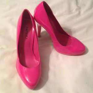 Hot pink pumps!!!