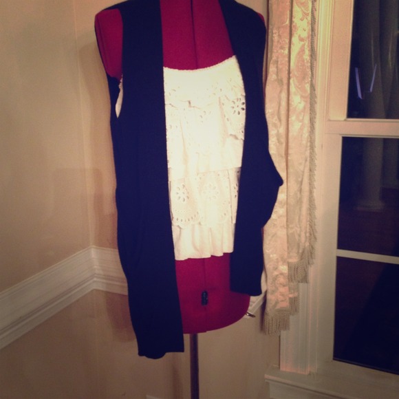 Black half back cashmere no sleeve cardigan